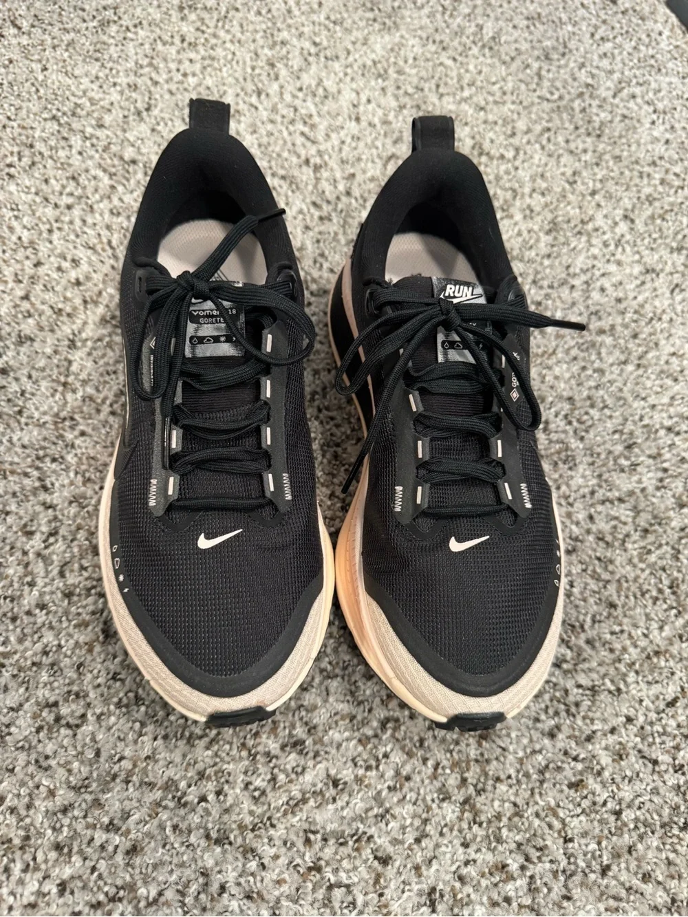 Nike Women's Black and light light pink Running Shoes with Gore‑Tex